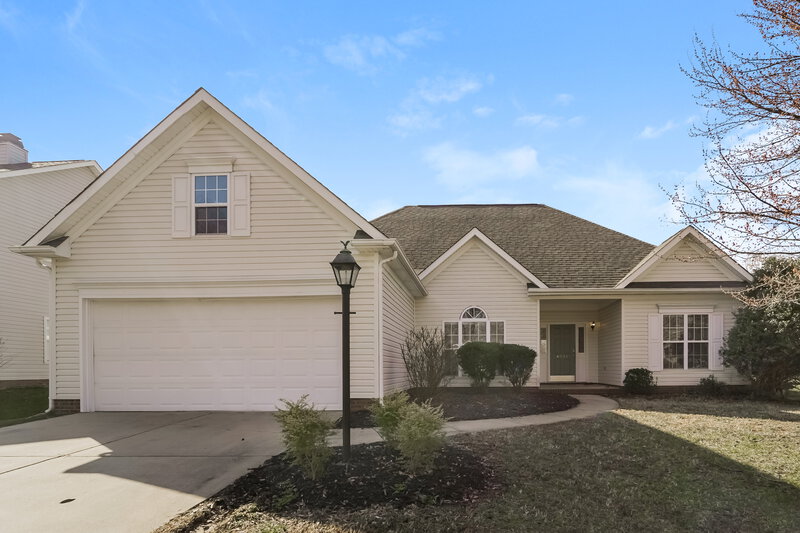 2,185/Mo, 4031 Huntmeadow Dr Charlotte, NC 28269 External View