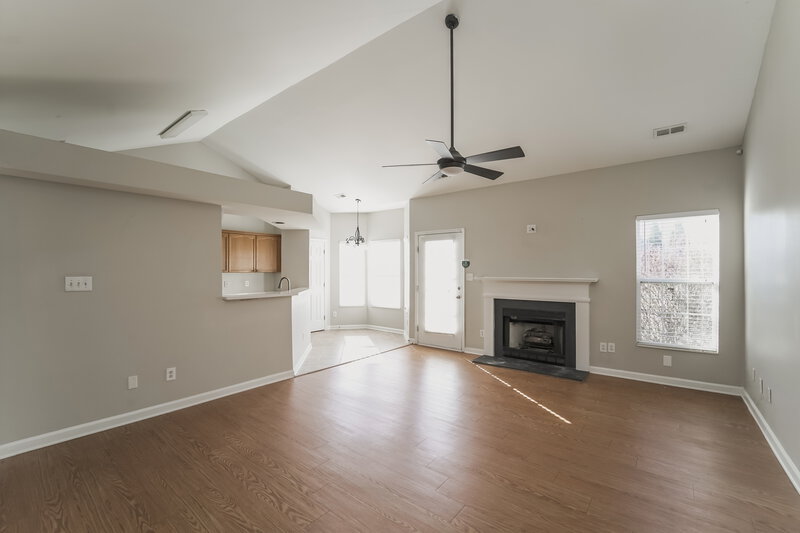 2,185/Mo, 4031 Huntmeadow Dr Charlotte, NC 28269 Living Room View