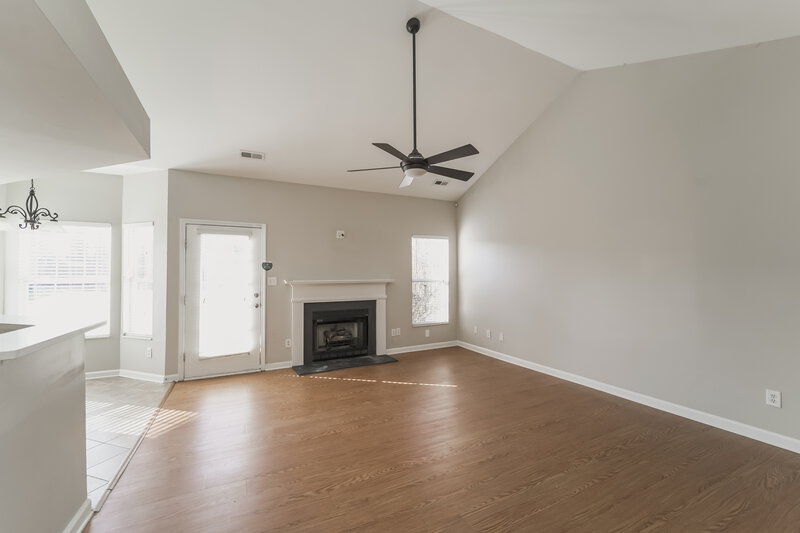 2,185/Mo, 4031 Huntmeadow Dr Charlotte, NC 28269 Living Room View 2