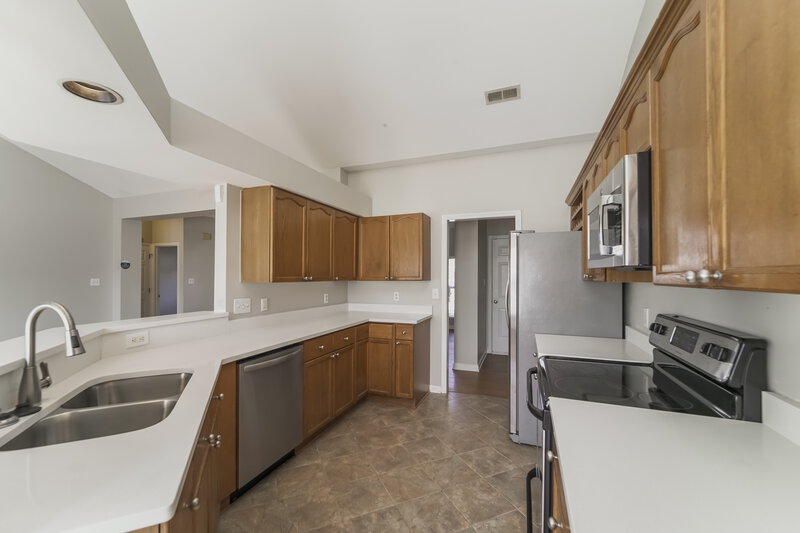 2,185/Mo, 4031 Huntmeadow Dr Charlotte, NC 28269 Kitchen View 2