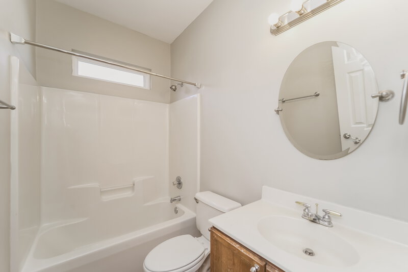 2,185/Mo, 4031 Huntmeadow Dr Charlotte, NC 28269 Bathroom View