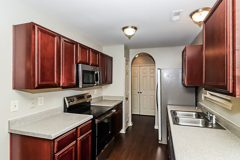 1,720/Mo, 6631 Nevin Glen Dr Charlotte, NC 28269 Kitchen View