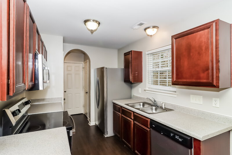 1,720/Mo, 6631 Nevin Glen Dr Charlotte, NC 28269 Kitchen View 2