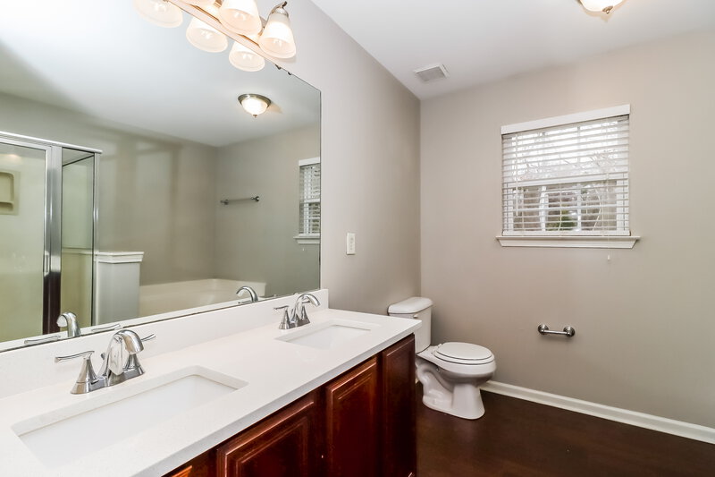 1,720/Mo, 6631 Nevin Glen Dr Charlotte, NC 28269 Main Bathroom View