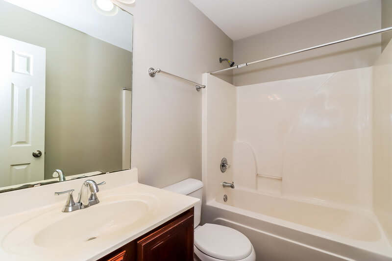 1,720/Mo, 6631 Nevin Glen Dr Charlotte, NC 28269 Bathroom View