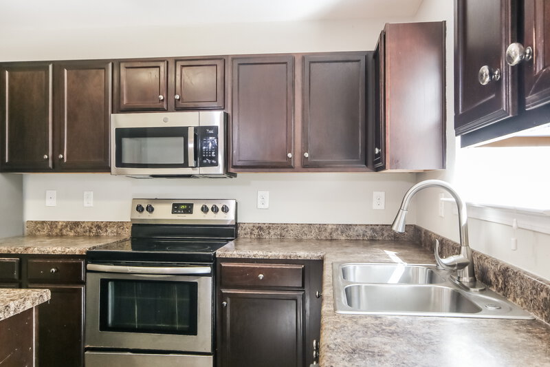 2,080/Mo, 4420 Eglinton Toll Court Charlotte, NC 28213 Kitchen View 2