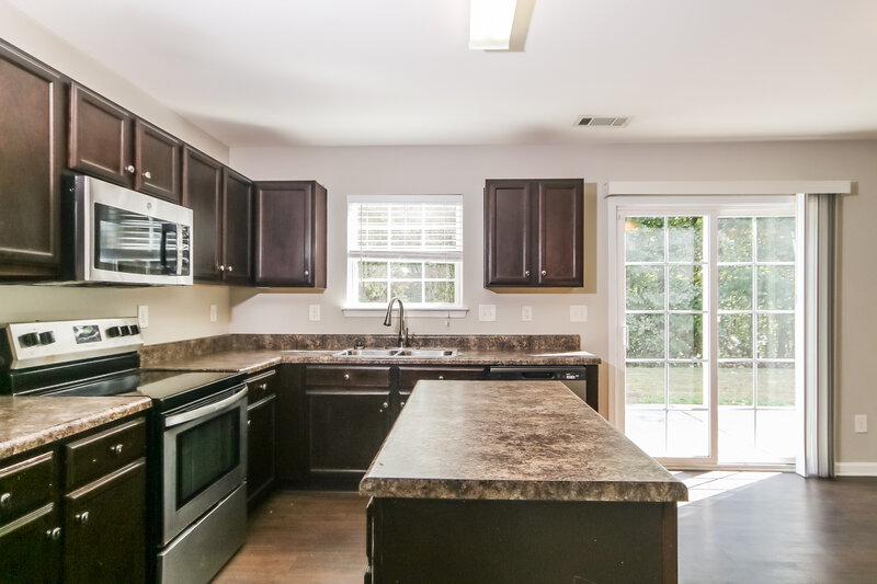 2,080/Mo, 4420 Eglinton Toll Court Charlotte, NC 28213 Kitchen View 3