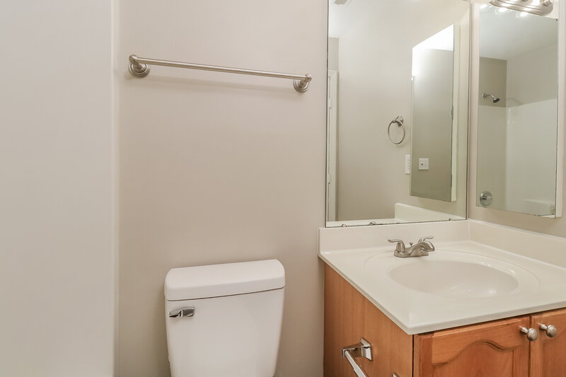 2,125/Mo, 11408 Hawk Roost Court Charlotte, NC 28214 Bathroom View