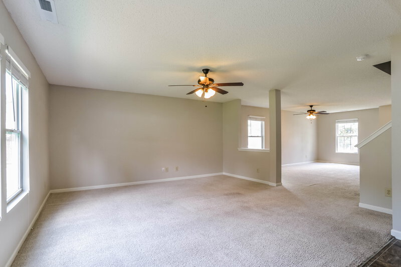 1,990/Mo, 7029 Maple Park Ln Charlotte, NC 28269 Living Room View