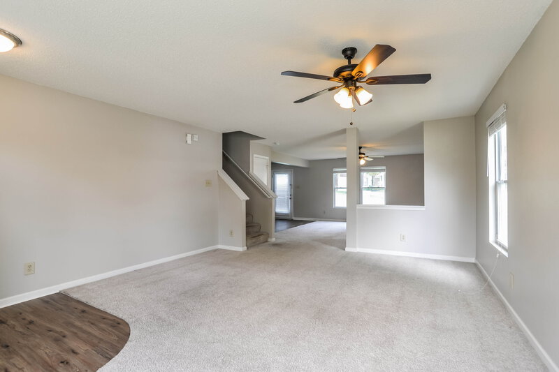 1,990/Mo, 7029 Maple Park Ln Charlotte, NC 28269 Living Room View 2