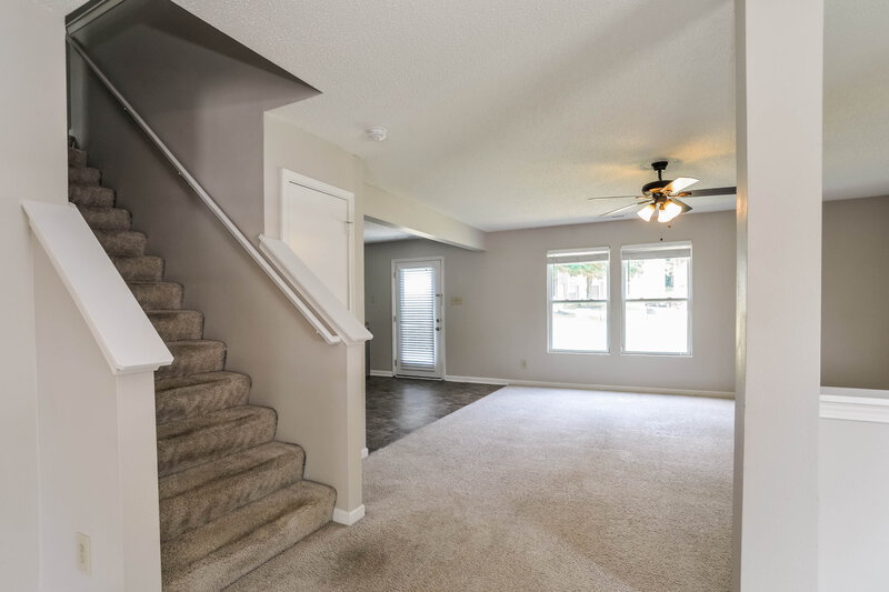 1,990/Mo, 7029 Maple Park Ln Charlotte, NC 28269 Living Room View 3