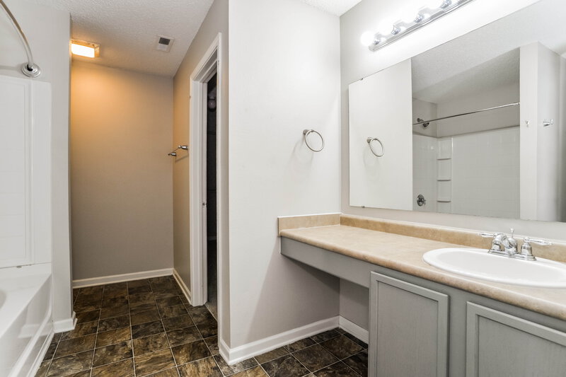 1,990/Mo, 7029 Maple Park Ln Charlotte, NC 28269 Main Bathroom View