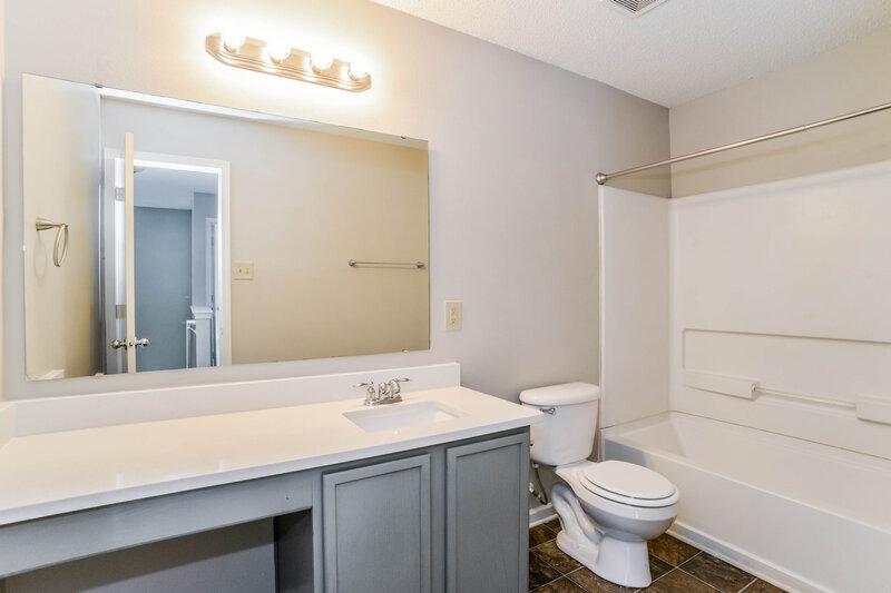 1,990/Mo, 7029 Maple Park Ln Charlotte, NC 28269 Bathroom View