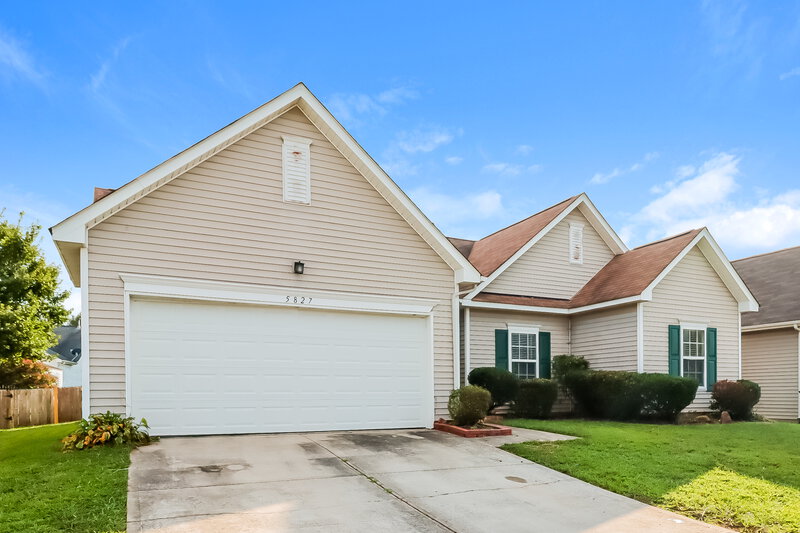 1,825/Mo, 5827 Briggs Dr Charlotte, NC 28269 Front View