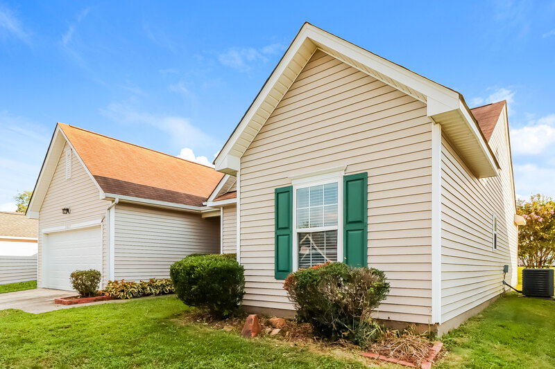 1,825/Mo, 5827 Briggs Dr Charlotte, NC 28269 Front View 2