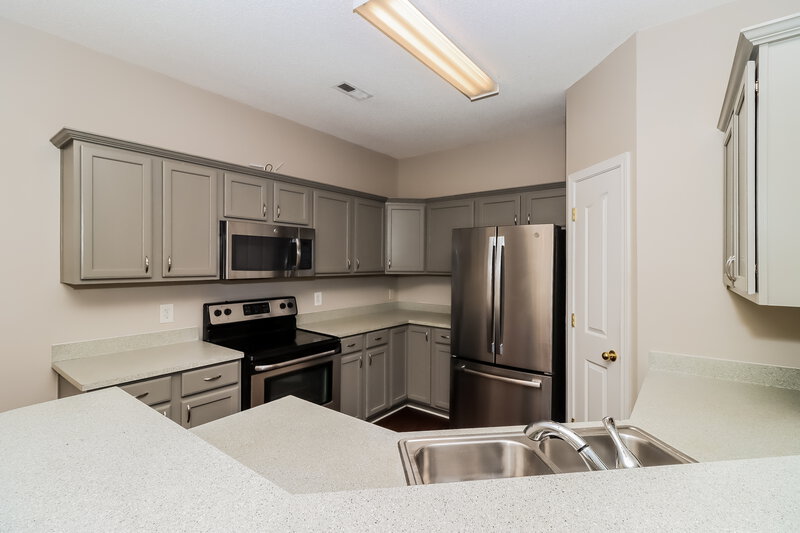 1,825/Mo, 5827 Briggs Dr Charlotte, NC 28269 Kitchen View 2