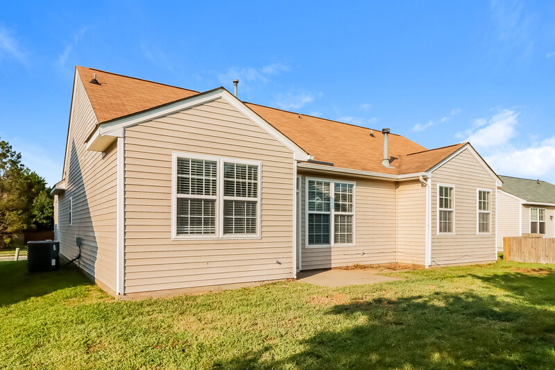 1,825/Mo, 5827 Briggs Dr Charlotte, NC 28269 Rear View