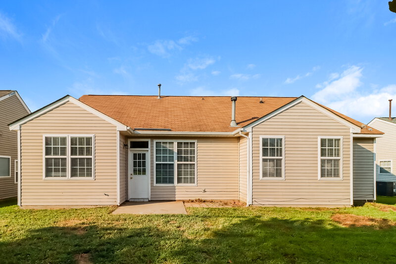 1,825/Mo, 5827 Briggs Dr Charlotte, NC 28269 R A Er View