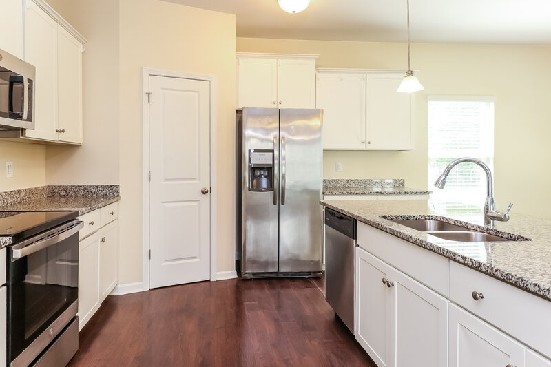 2,380/Mo, 2100 Mingus Cabin Ln Charlotte, NC 28214 Kitchen View