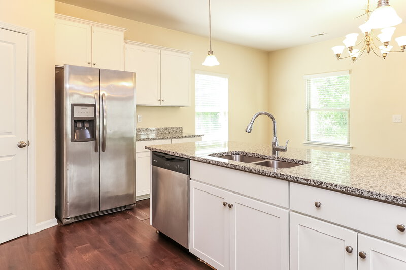 2,380/Mo, 2100 Mingus Cabin Ln Charlotte, NC 28214 Kitchen View 2