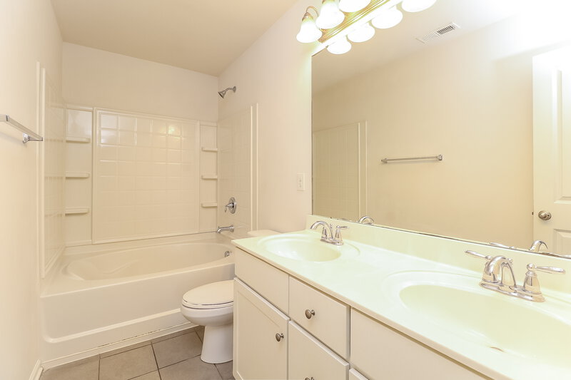 2,380/Mo, 2100 Mingus Cabin Ln Charlotte, NC 28214 Bathroom View