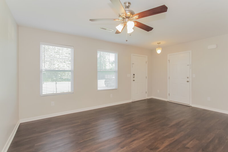 1,620/Mo, 832 Sherman St Gastonia, NC 28052 Living Room View 2