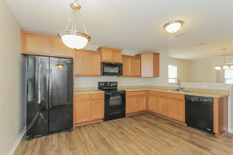 1,620/Mo, 832 Sherman St Gastonia, NC 28052 Kitchen View 2