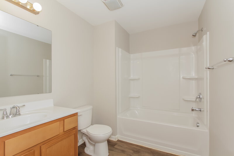 1,620/Mo, 832 Sherman St Gastonia, NC 28052 Bathroom View