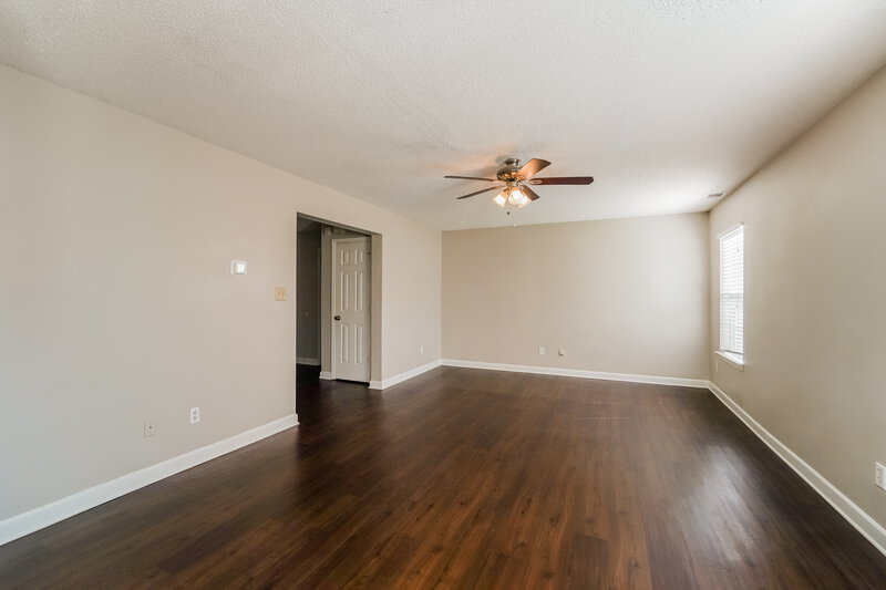 1,815/Mo, 5504 Black Fox Ct Charlotte, NC 28269 Living Room View 2