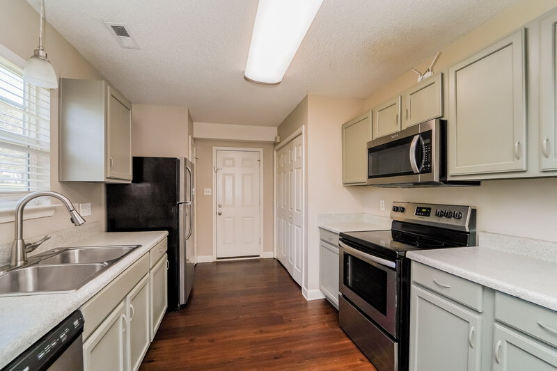 1,815/Mo, 5504 Black Fox Ct Charlotte, NC 28269 Kitchen View