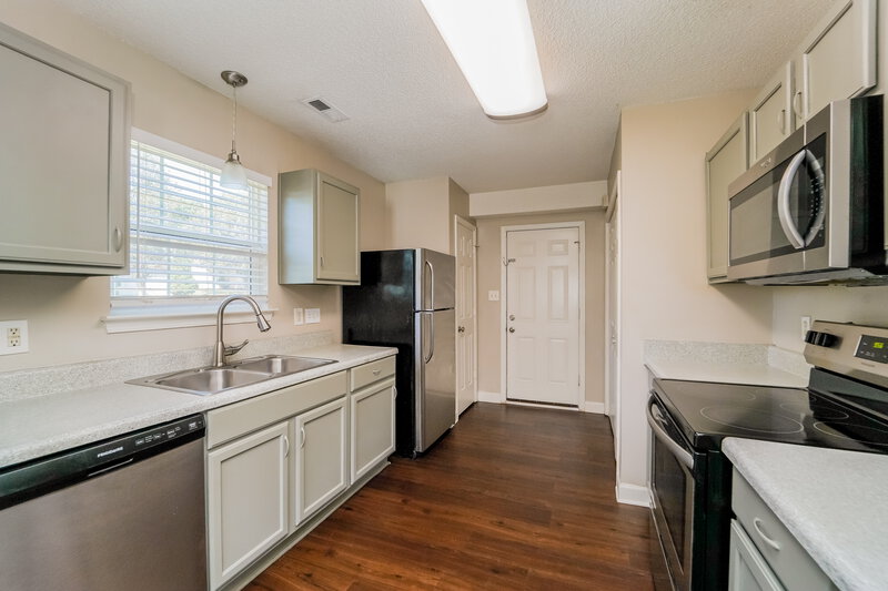 1,815/Mo, 5504 Black Fox Ct Charlotte, NC 28269 Kitchen View 2