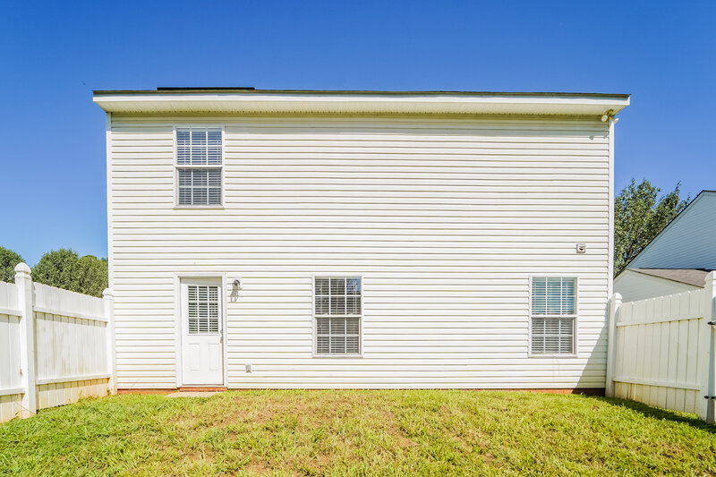 1,815/Mo, 5504 Black Fox Ct Charlotte, NC 28269 Rear View