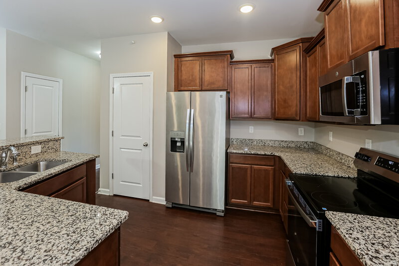 2,295/Mo, 3300 Aldwych Way Charlotte, NC 28216 Kitchen View