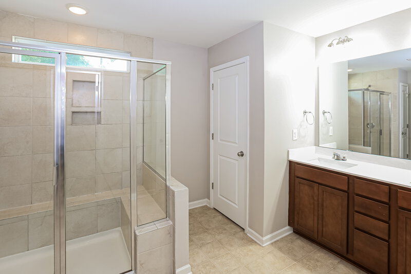 2,295/Mo, 3300 Aldwych Way Charlotte, NC 28216 Main Bathroom View