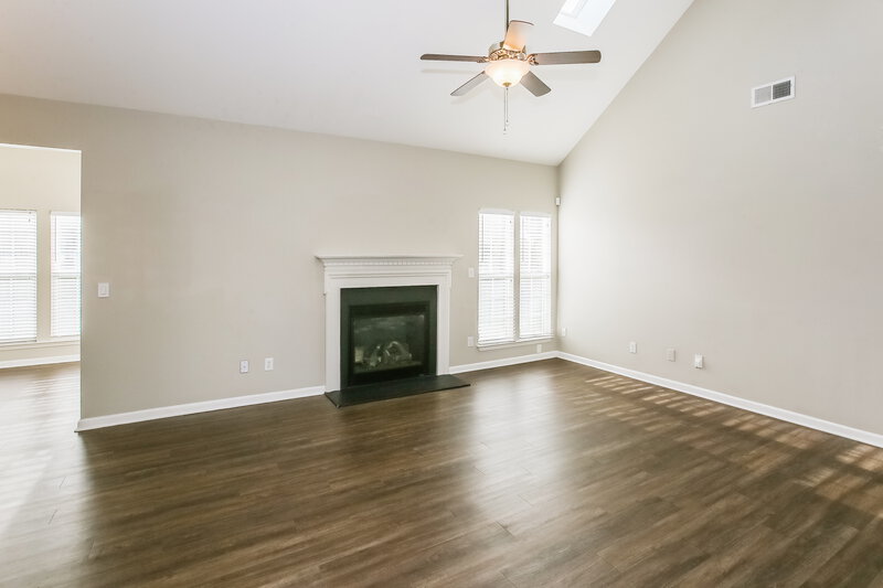 2,400/Mo, 9928 Spring Park Dr Charlotte, NC 28269 Living Room View