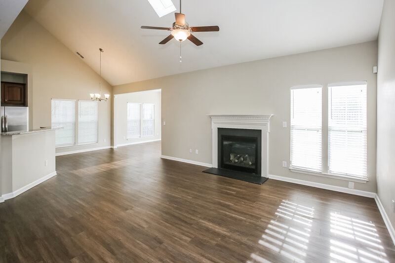 2,400/Mo, 9928 Spring Park Dr Charlotte, NC 28269 Living Room View 2