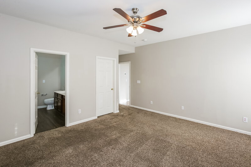2,400/Mo, 9928 Spring Park Dr Charlotte, NC 28269 Main Bedroom View
