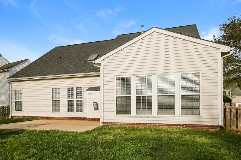 2,400/Mo, 9928 Spring Park Dr Charlotte, NC 28269 Rear View
