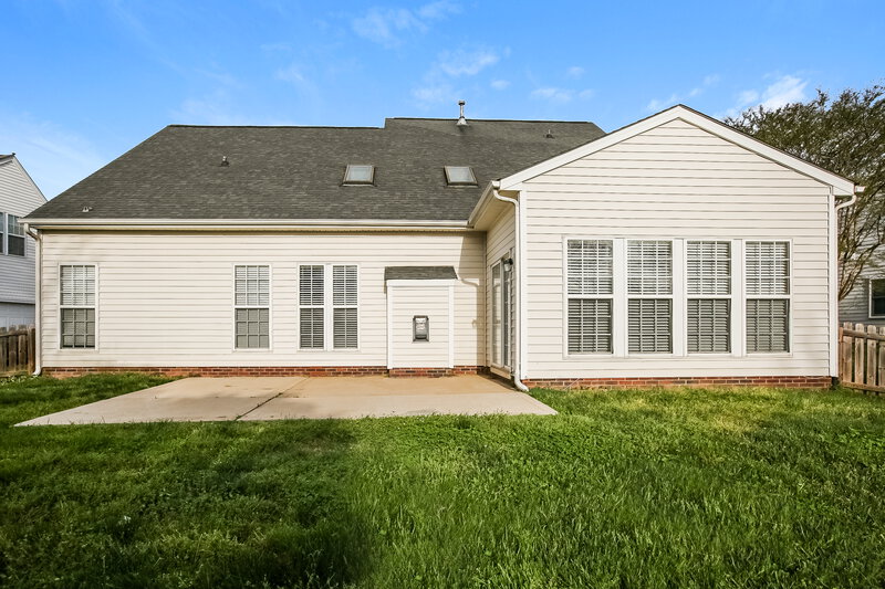 2,400/Mo, 9928 Spring Park Dr Charlotte, NC 28269 Rear View 2