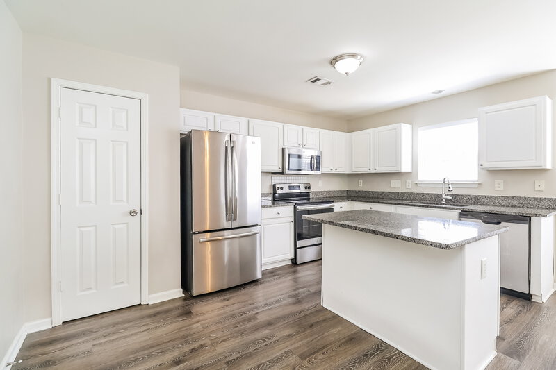 2,040/Mo, 3034 Robin Terry Court Charlotte, NC 28208 Kitchen View 2