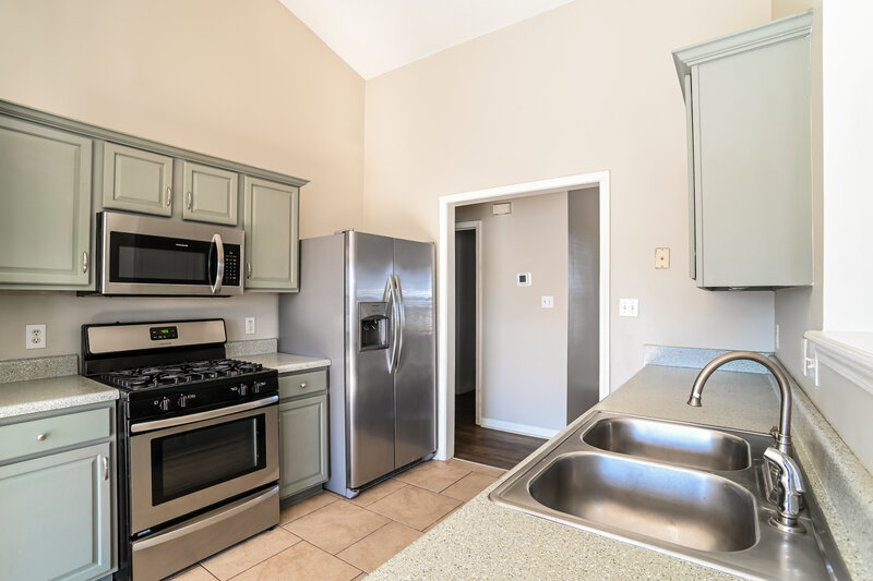 1,965/Mo, 12112 Chantress Ln Charlotte, NC 28215 Kitchen View 2