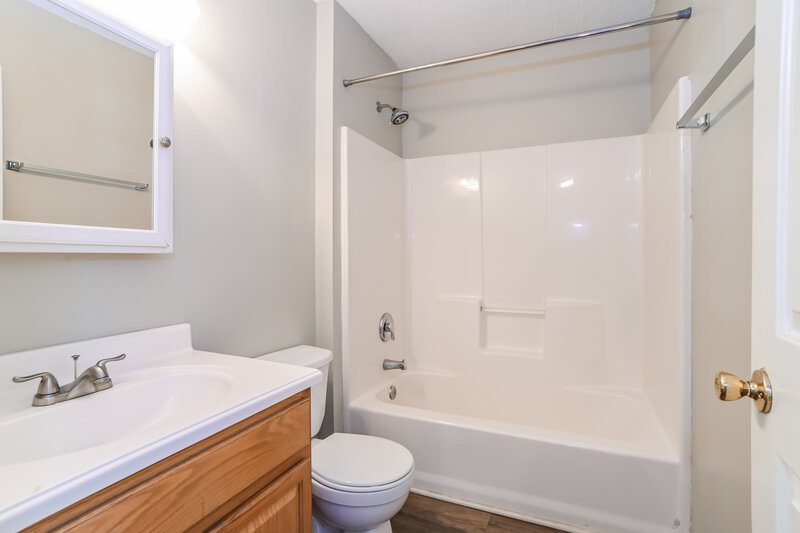 1,965/Mo, 12112 Chantress Ln Charlotte, NC 28215 Bathroom View