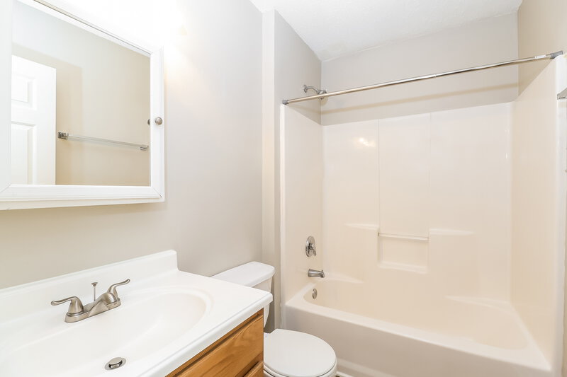 1,945/Mo, 12112 Chantress Ln Charlotte, NC 28215 Bathroom View