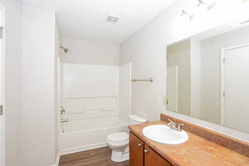 2,040/Mo, 1626 Matthew Allen Circle Kannapolis, NC 28081 Main Bathroom View