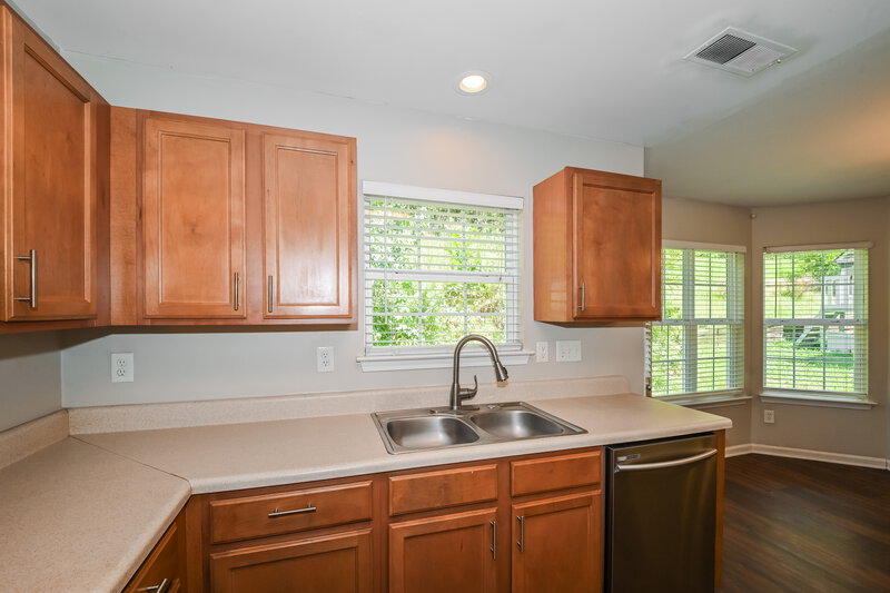 2,375/Mo, 5929 Brookfield Pointe Drive Charlotte, NC 28216 Kitchen View