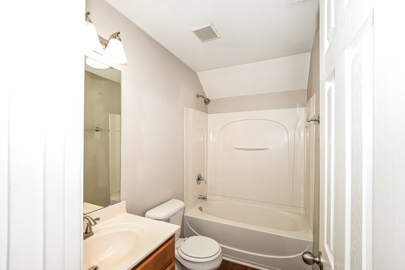 2,375/Mo, 5929 Brookfield Pointe Drive Charlotte, NC 28216 Bathroom View