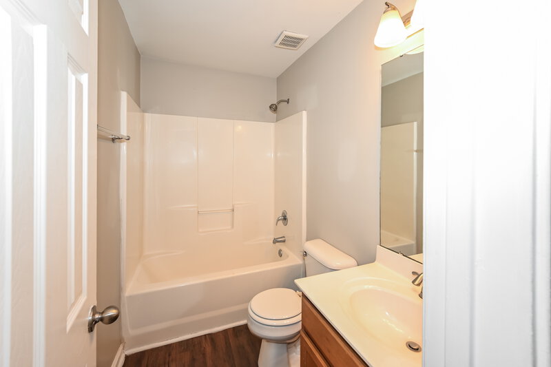 2,375/Mo, 5929 Brookfield Pointe Drive Charlotte, NC 28216 Bathroom View 2