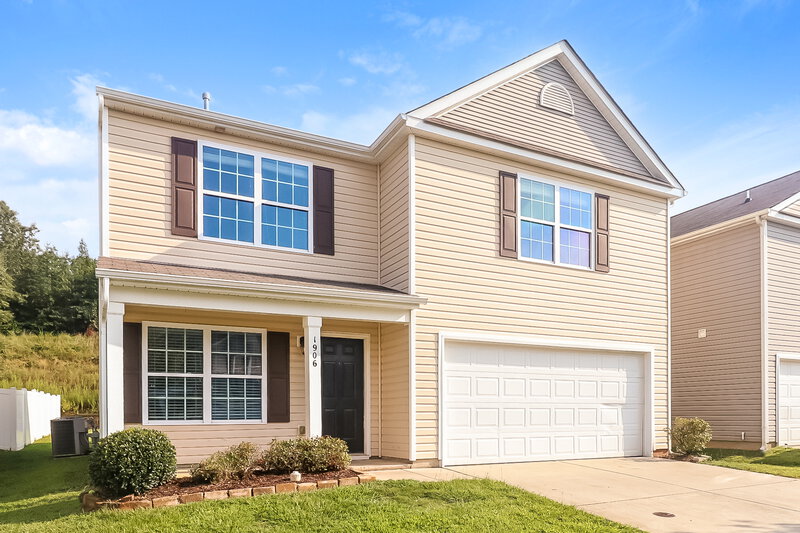 2,075/Mo, 1906 Eastway Dr Dallas, NC 28034 Front View