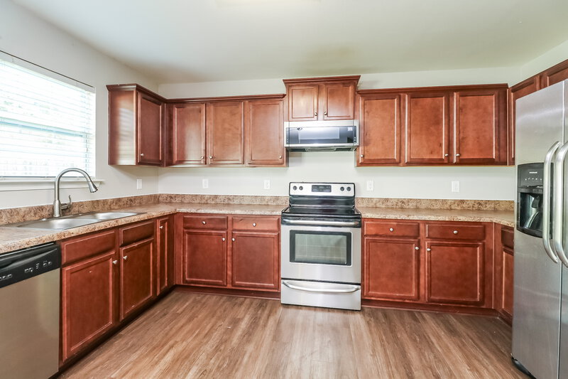 2,075/Mo, 1906 Eastway Dr Dallas, NC 28034 Kitchen View