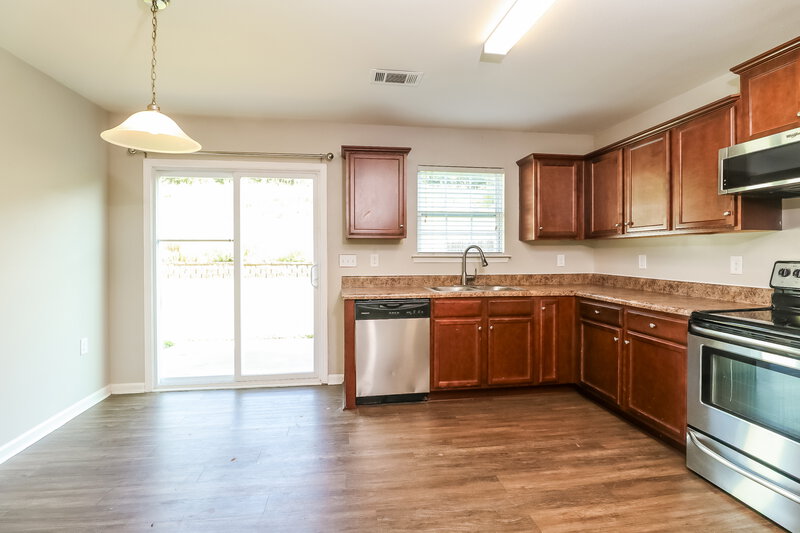 2,075/Mo, 1906 Eastway Dr Dallas, NC 28034 Kitchen View 2